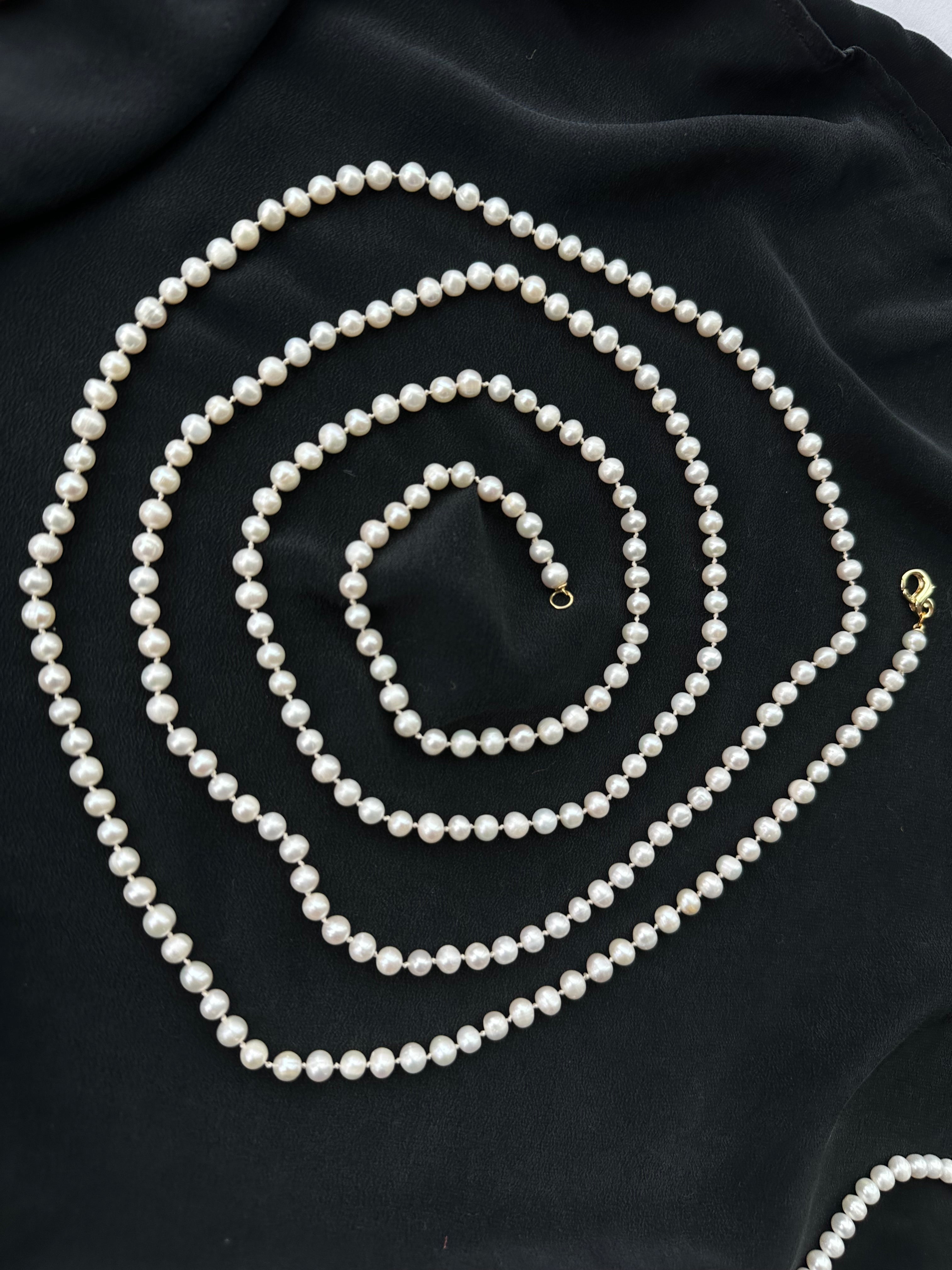 Infinite Loop Pearl Rope Necklace