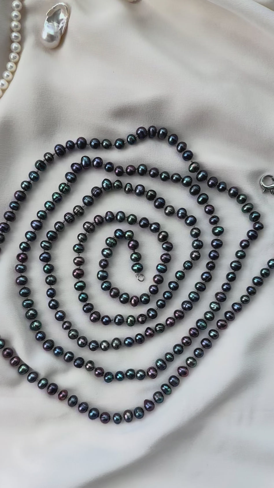 Infinite Loop Pearl Rope Necklace
